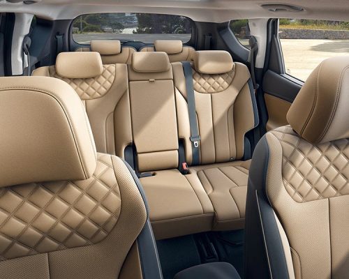 design-interior-2nd-and-3rd-row-seats-and-space-original-pc.jpg